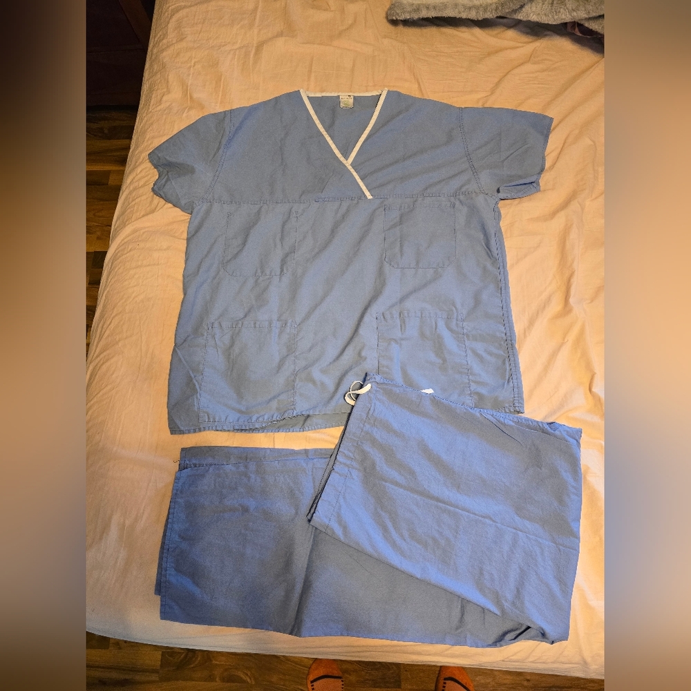 EUC Standard Textile Scrub set top & pants size Large